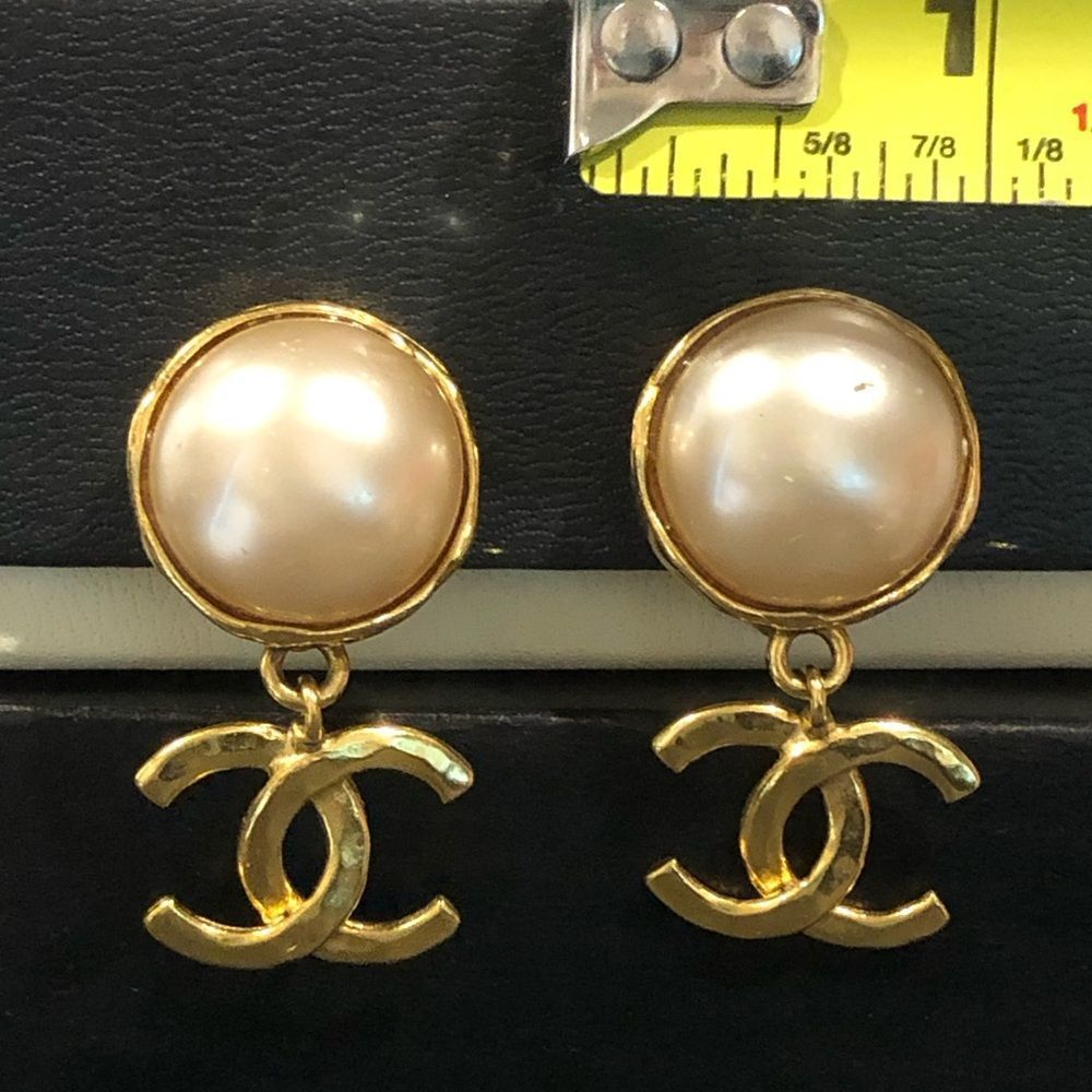 CHANEL COCO Mark Pearl Swing Earrings 95P Engraved w/ Box 24k Gold Plated - Picture 6 of 17
